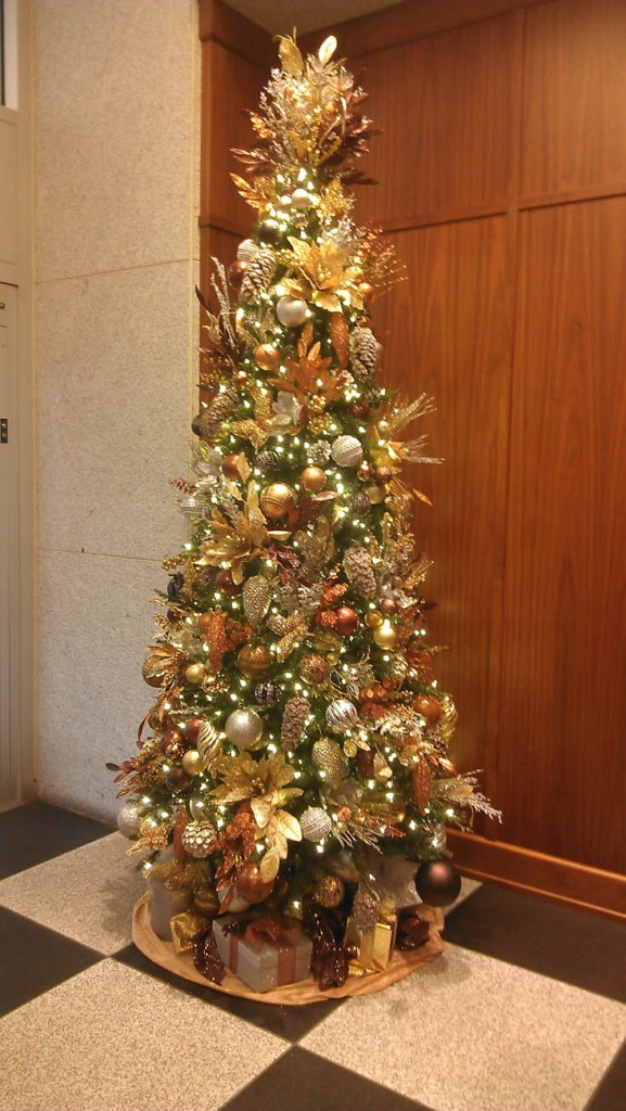 lobby holiday tree